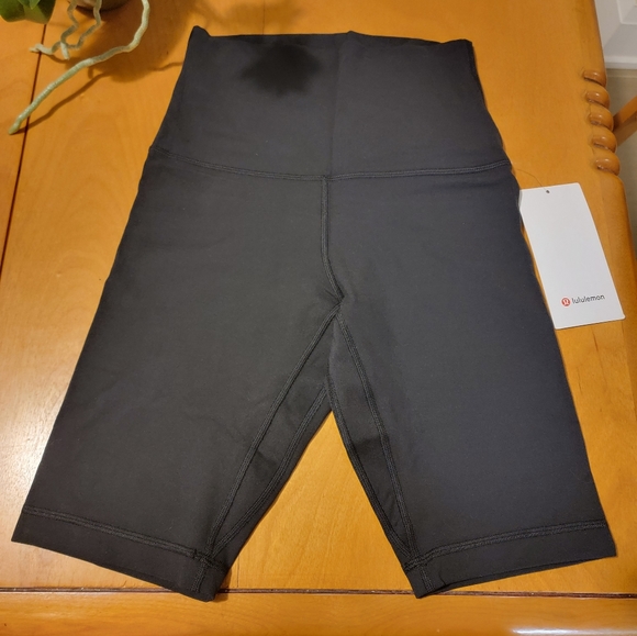 LULULEMON ALIGN SUPER HIGH-RISE SHORT 10"-SIZE 6 - Picture 1 of 3